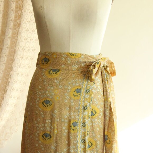 Natalie Martin Womens Wrap Skirt, Size Small, Yellow and Blue Floral Print Rayon - Picture 4 of 12